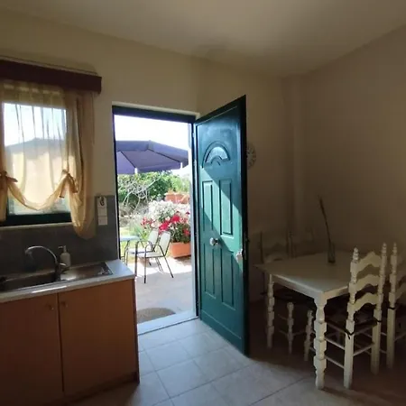Anthoula's Cozy, Sunny Apartment!! Stoupa