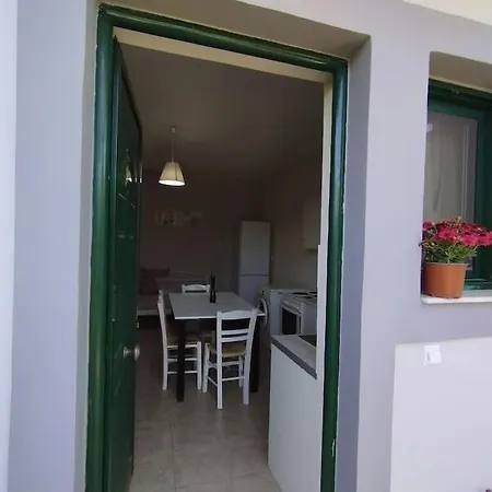 Anthoula's Cozy, Sunny Apartment!! 아파트