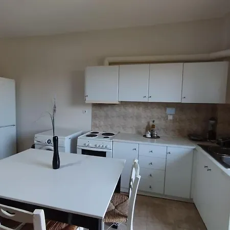 Anthoula's Cozy, Sunny Apartment!! *