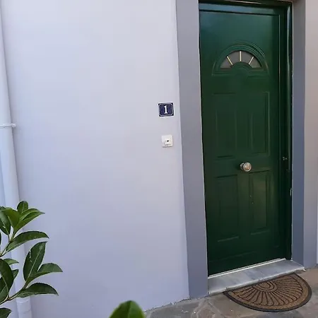 Anthoula's Cozy, Sunny Apartment!!