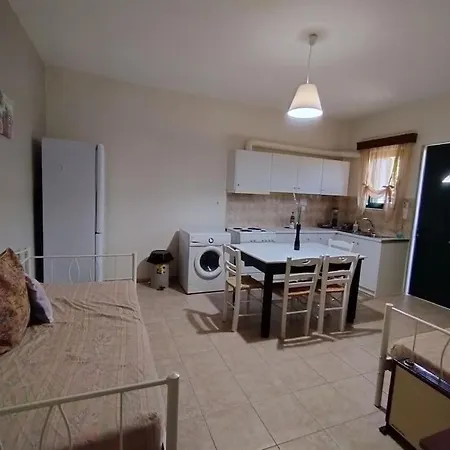 Anthoula's Cozy, Sunny Apartment!! 아파트