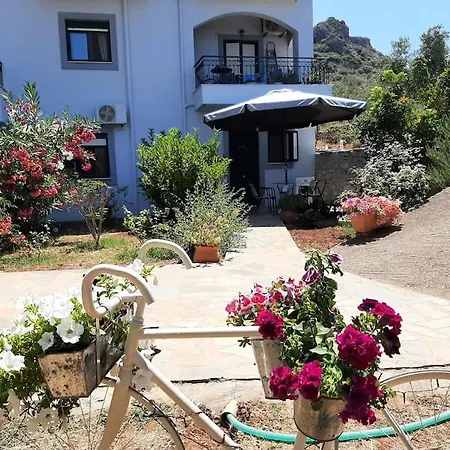 Anthoula's Cozy, Sunny Apartment!!
